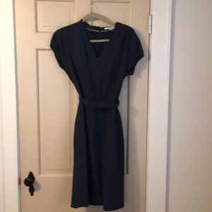 8P Banana Republic 95% Wool suiting dress, Navy